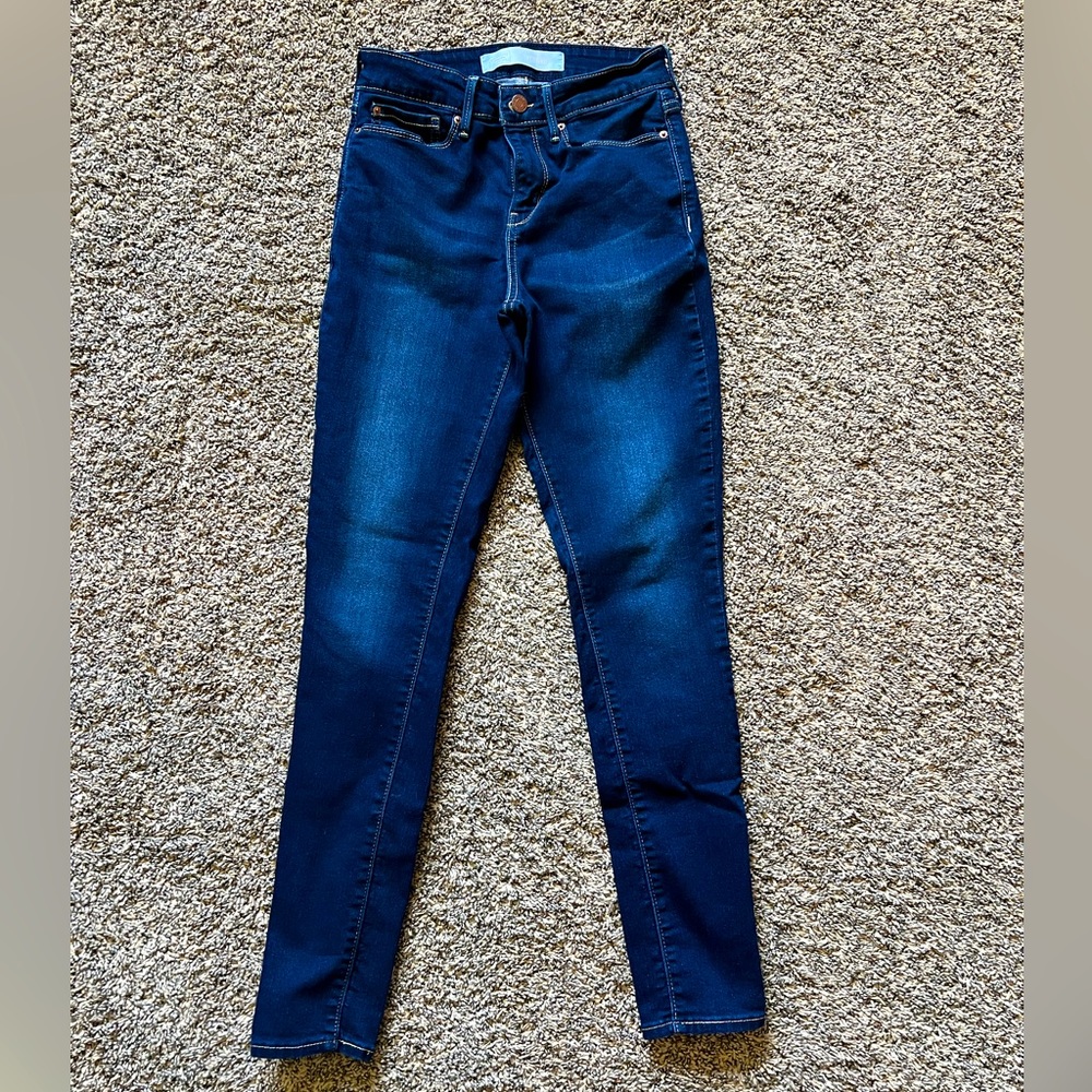 Levi Straus mid rise skinny jeans